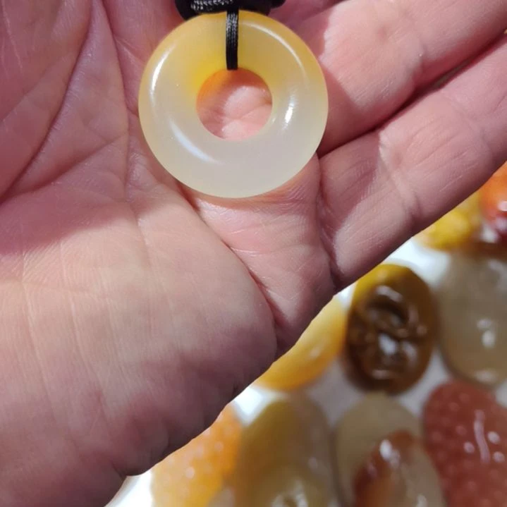 透闪石质玉未镶嵌珠宝奇石