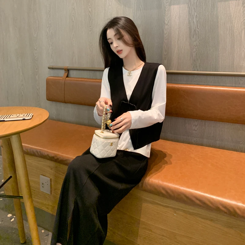早春穿搭一整套女装减龄高级感新中式国风马甲打底衫半身裙三件套