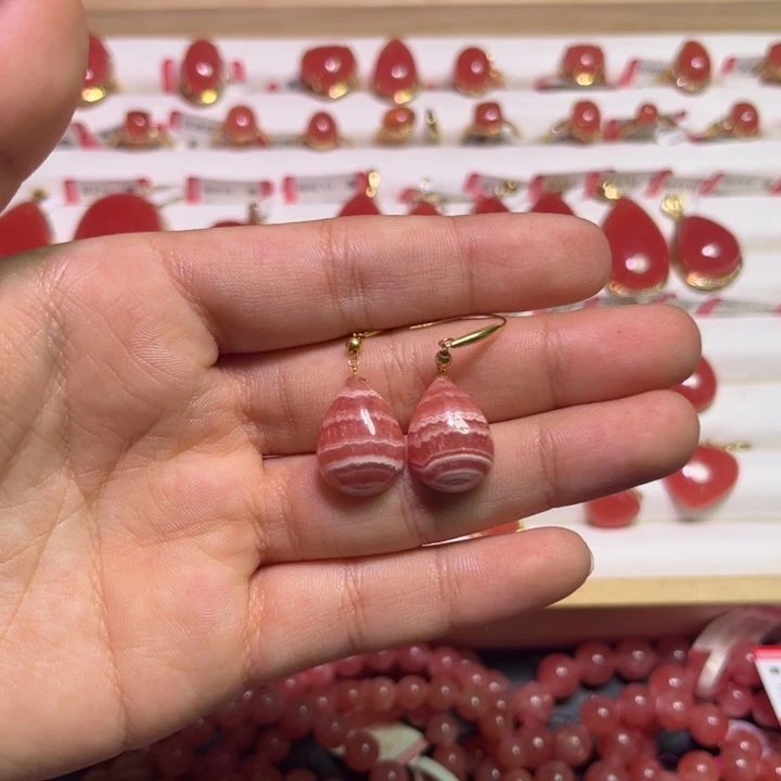 菱锰矿（红纹石）18K金镶嵌耳坠五花肉耳钩