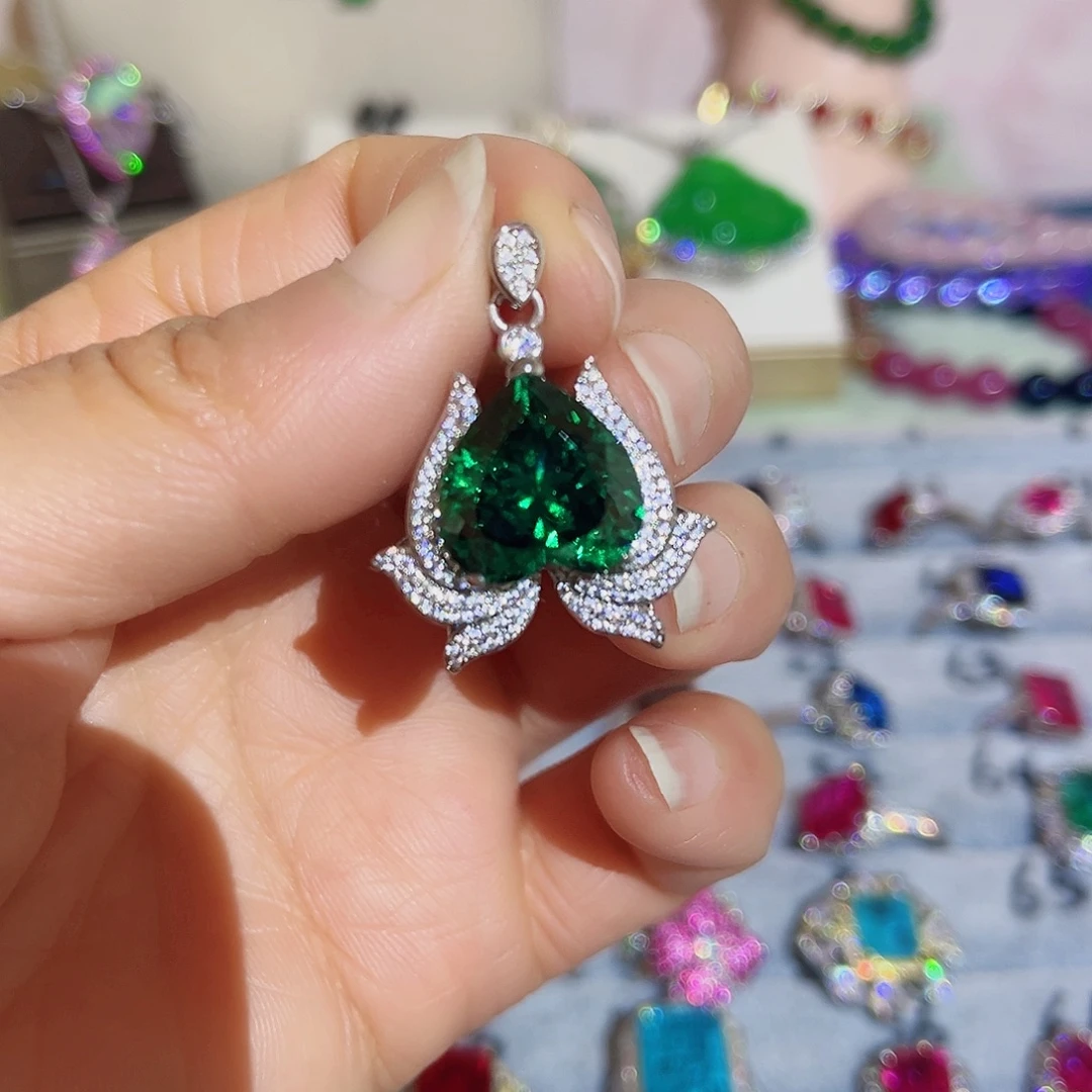 合金璀璨夺目耀眼