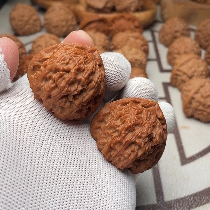 文玩核桃把件糖三角白42.5