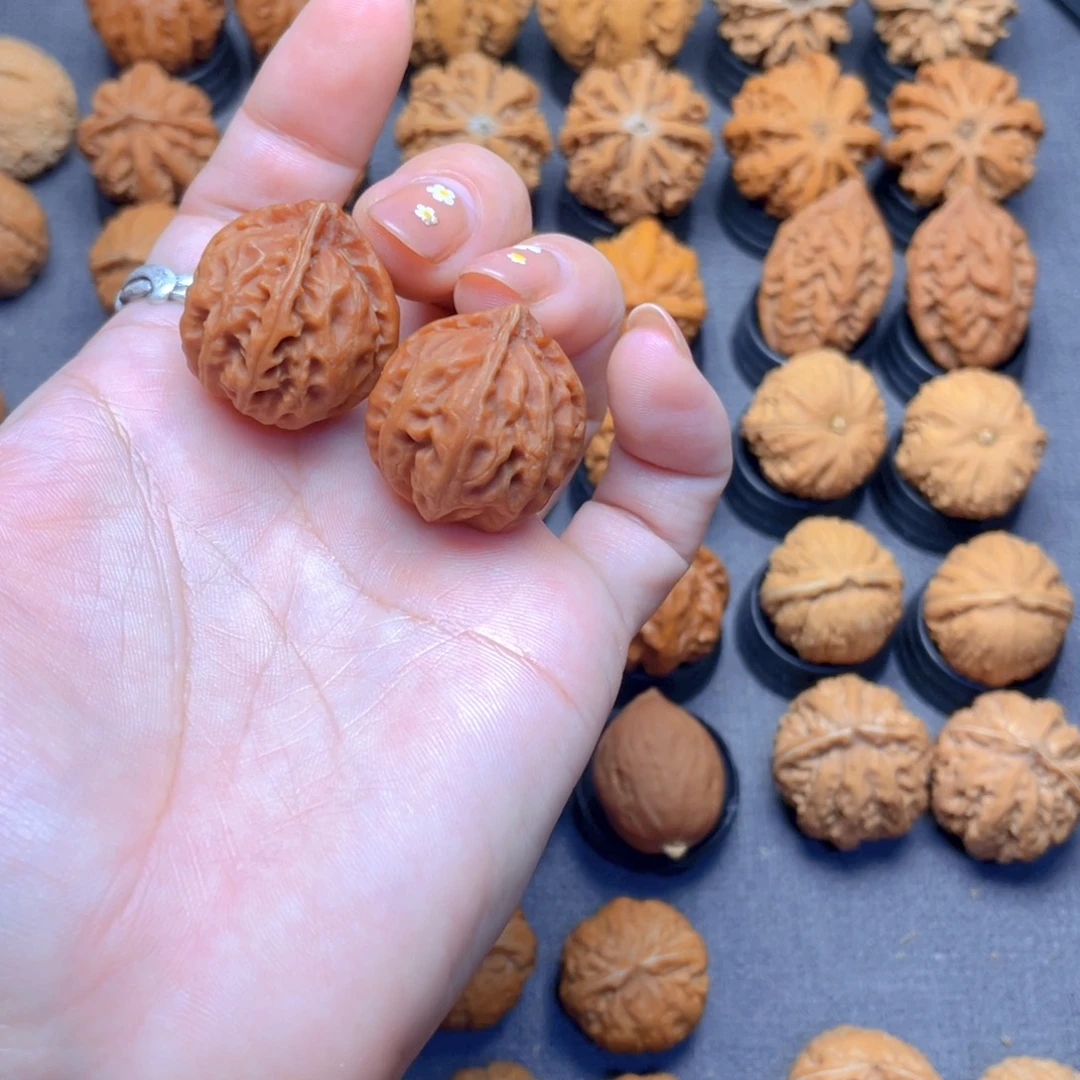 暴***）核桃文玩把件小三棱