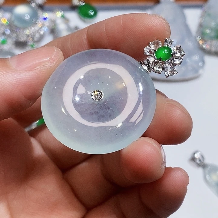 吊坠(不含链)18K金镶嵌翡翠