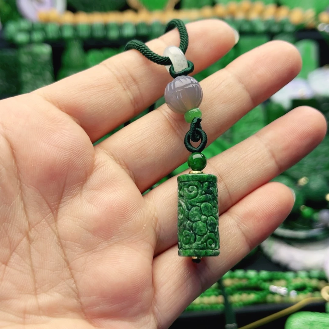 翡翠未镶嵌颈饰福利吊坠！有点微瑕
