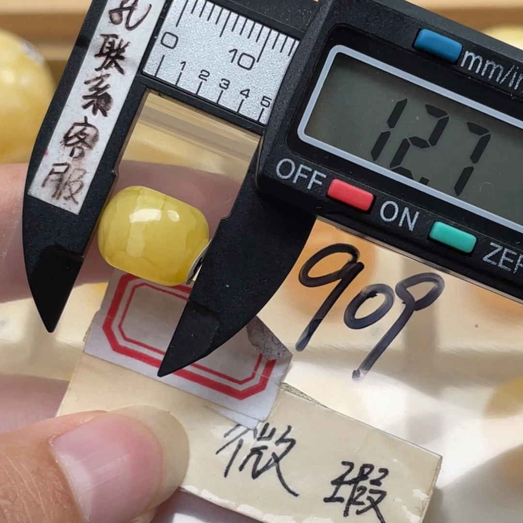 未镶嵌蜜蜡裸石S***n微瑕