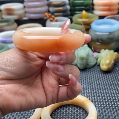 石英岩玉未镶嵌手镯