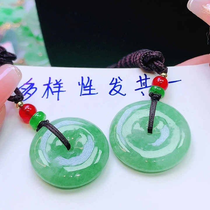 翡翠未镶嵌颈饰多样性发其一
