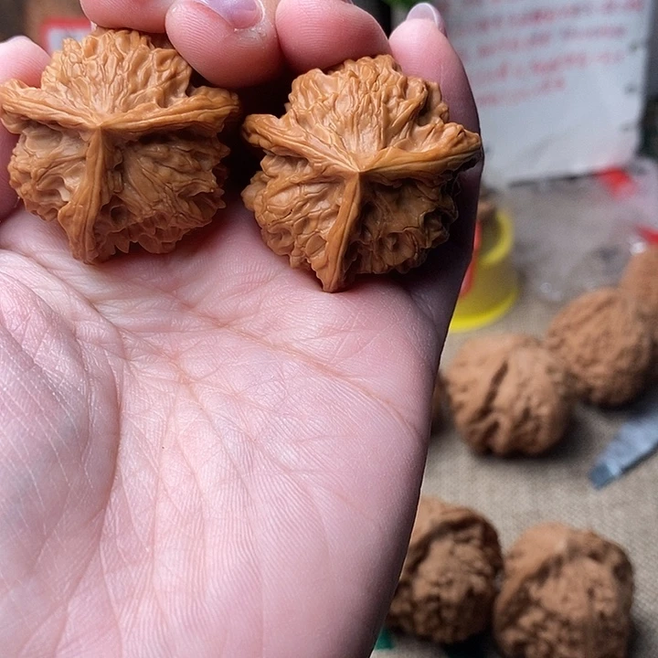 文玩核桃吊坠盘山丁奔