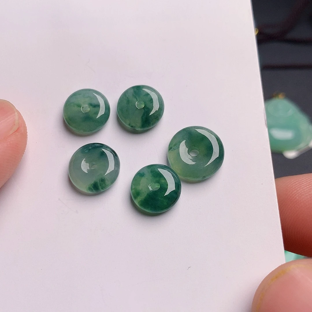 翡翠未镶嵌颈饰未镶嵌