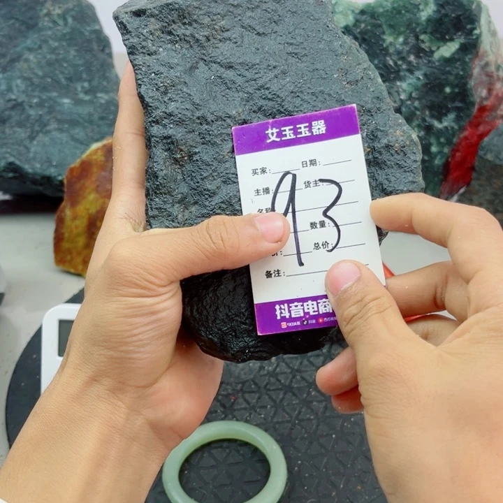 W***星蛇纹石玉未镶嵌岫玉