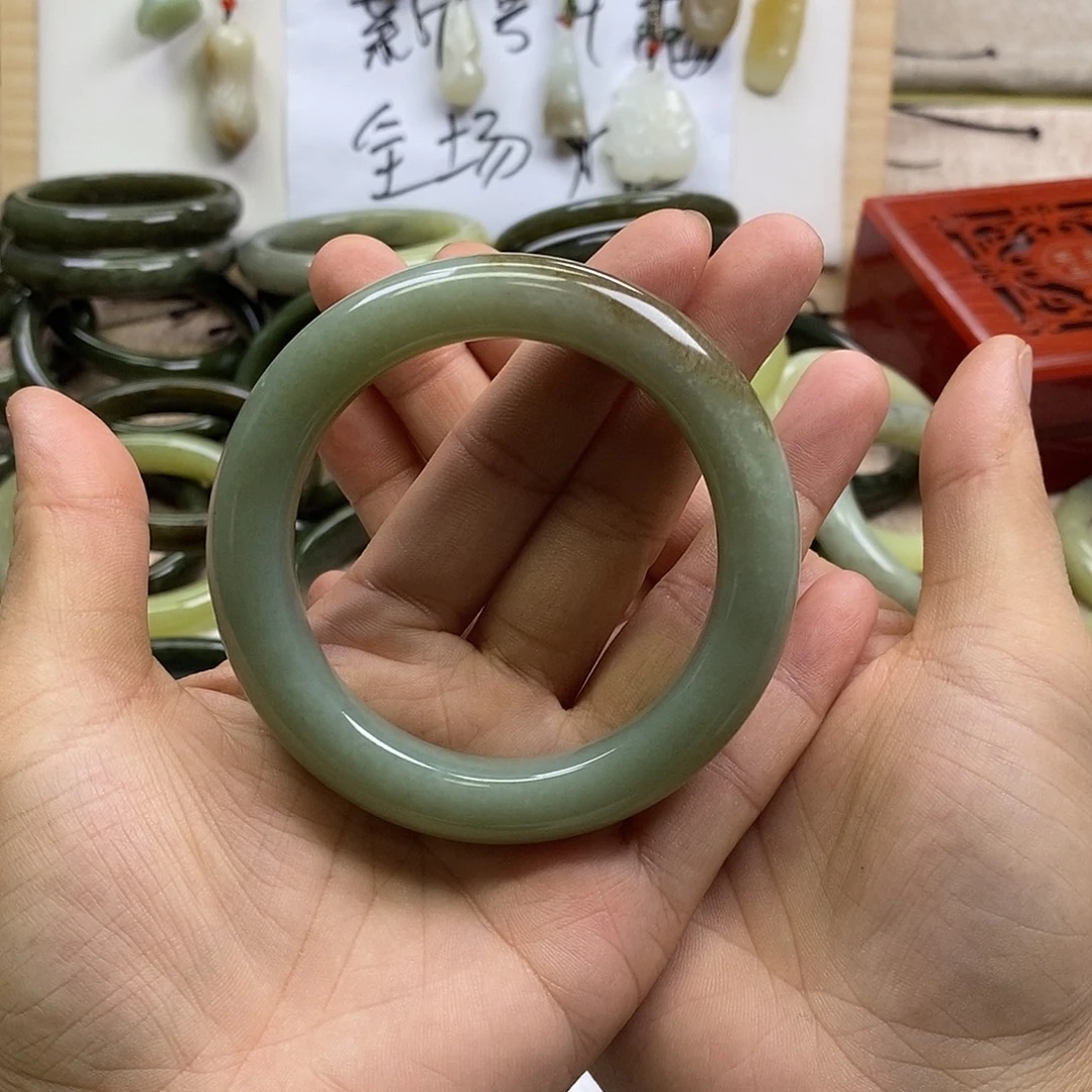 千***妖未镶嵌手镯和田玉