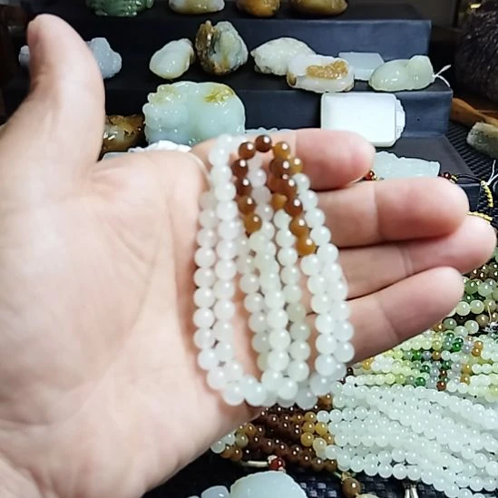 酌***月和田玉未镶嵌项链