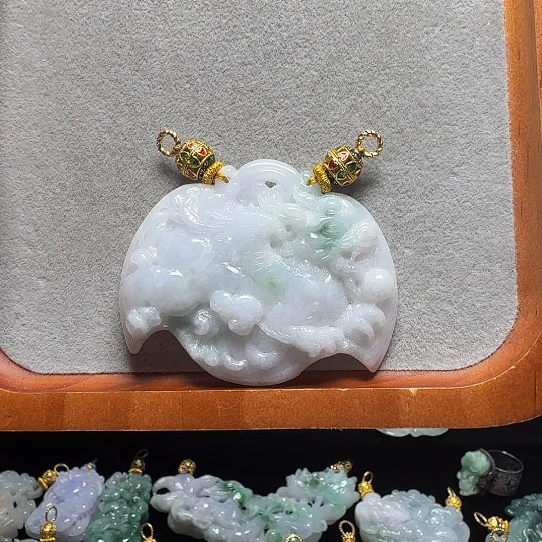 吊坠(赠链)未镶嵌翡翠