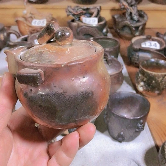 瓷片简约的宝瓶的