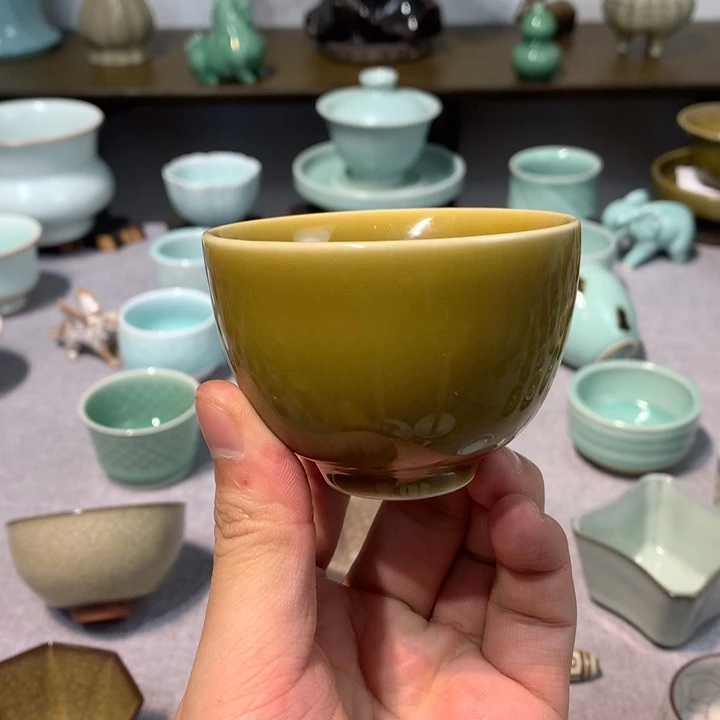 龙泉青瓷米黄釉鸡心杯
