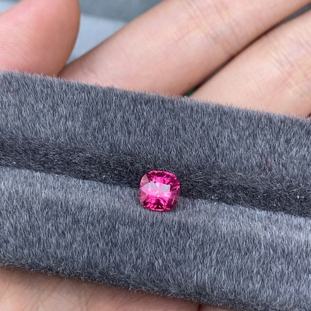 裸石尖晶石1.79ct 马亨盖热粉色尖晶石