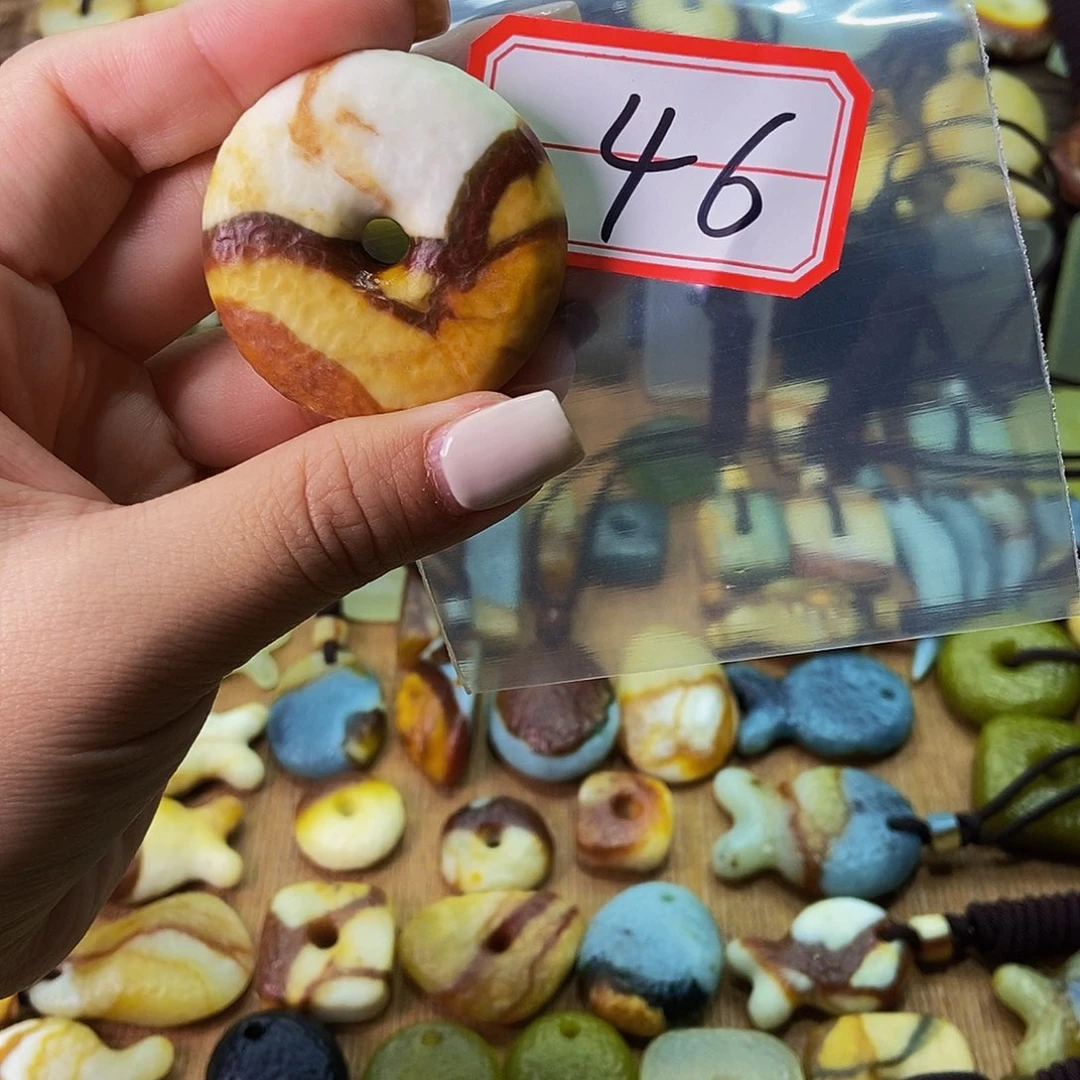 未镶嵌蛇纹石玉挂件莓*恼