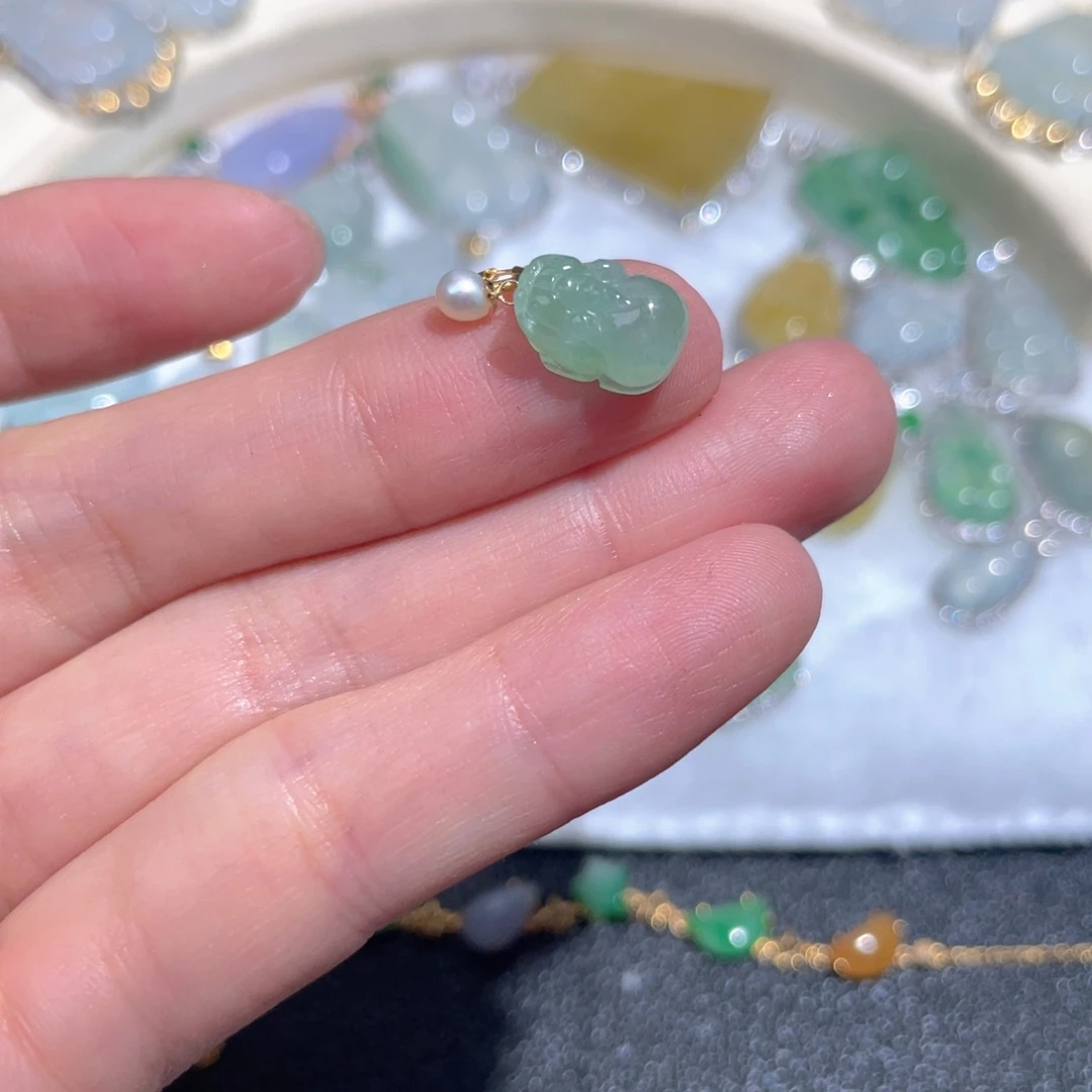 翡翠颈饰18K金镶嵌翡翠