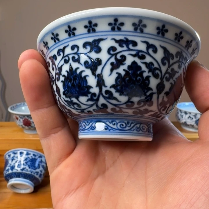 柴窑青花缠枝莲压手杯