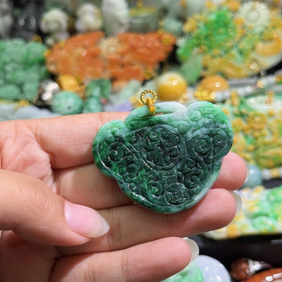 翡翠未镶嵌颈饰待编织