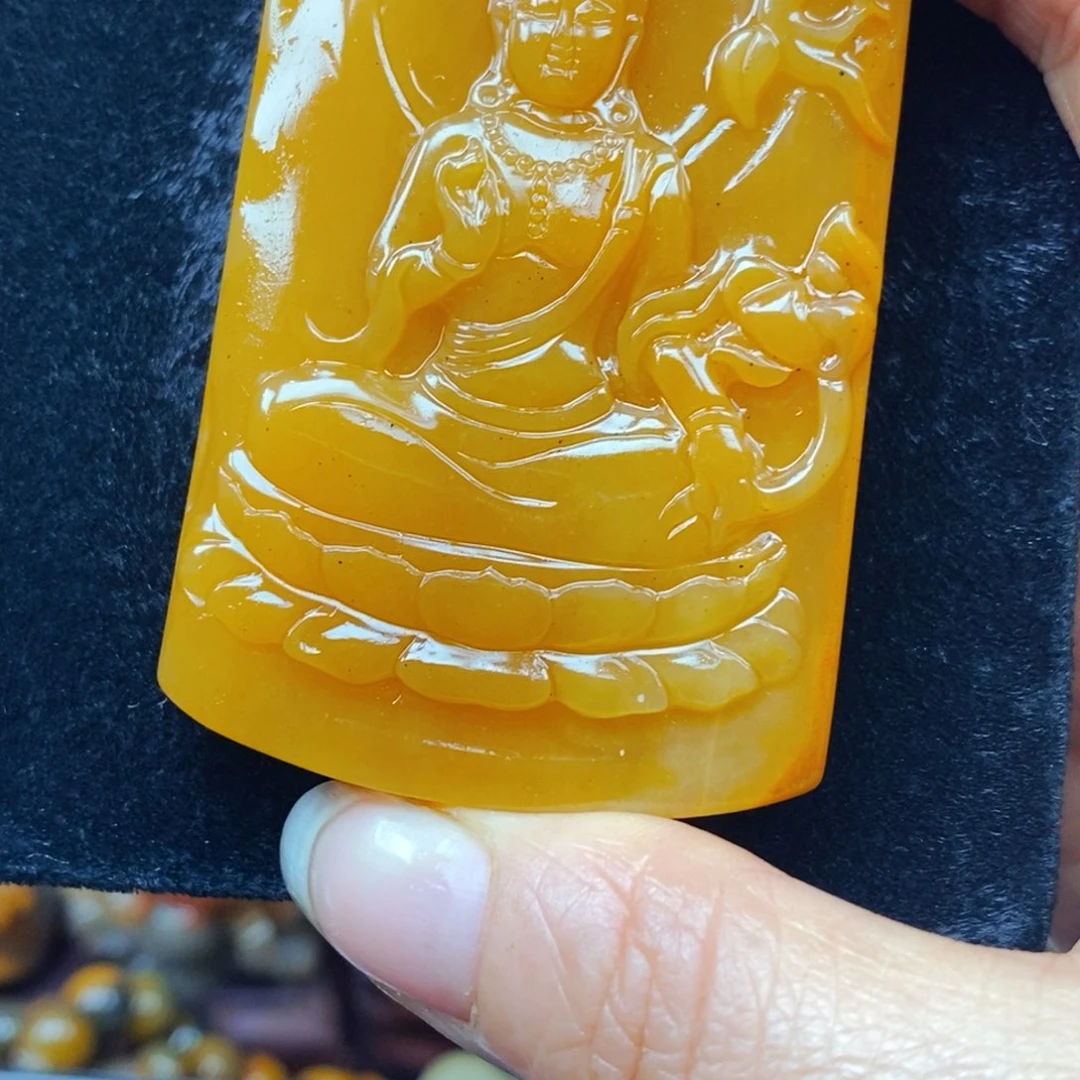 未镶嵌石英质玉（黄龙玉）颈饰