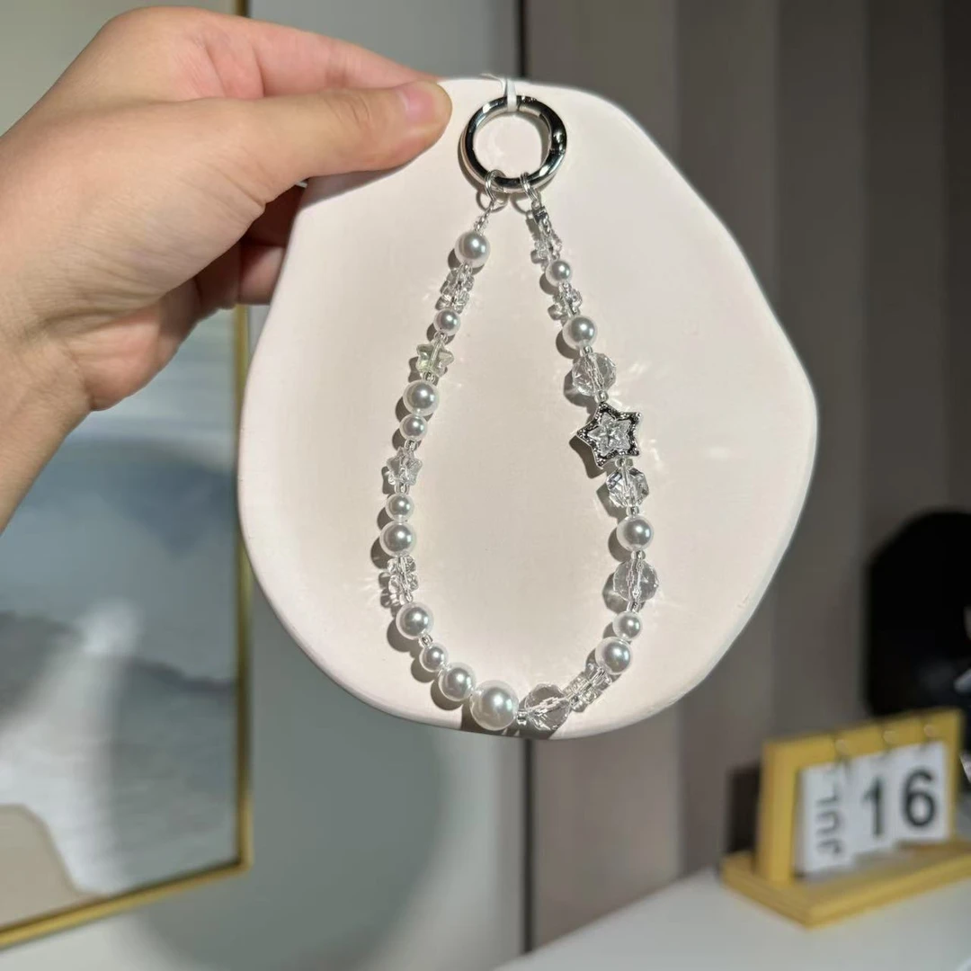 5333乐屿原创时尚轻奢珍珠宝石水晶合金短款手机链手腕手提挂饰