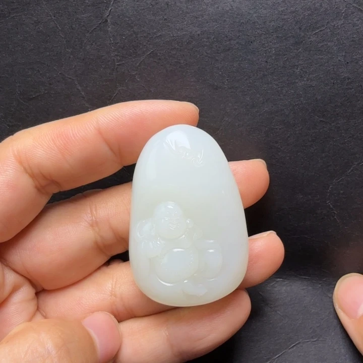某***丫颈饰未镶嵌和田玉