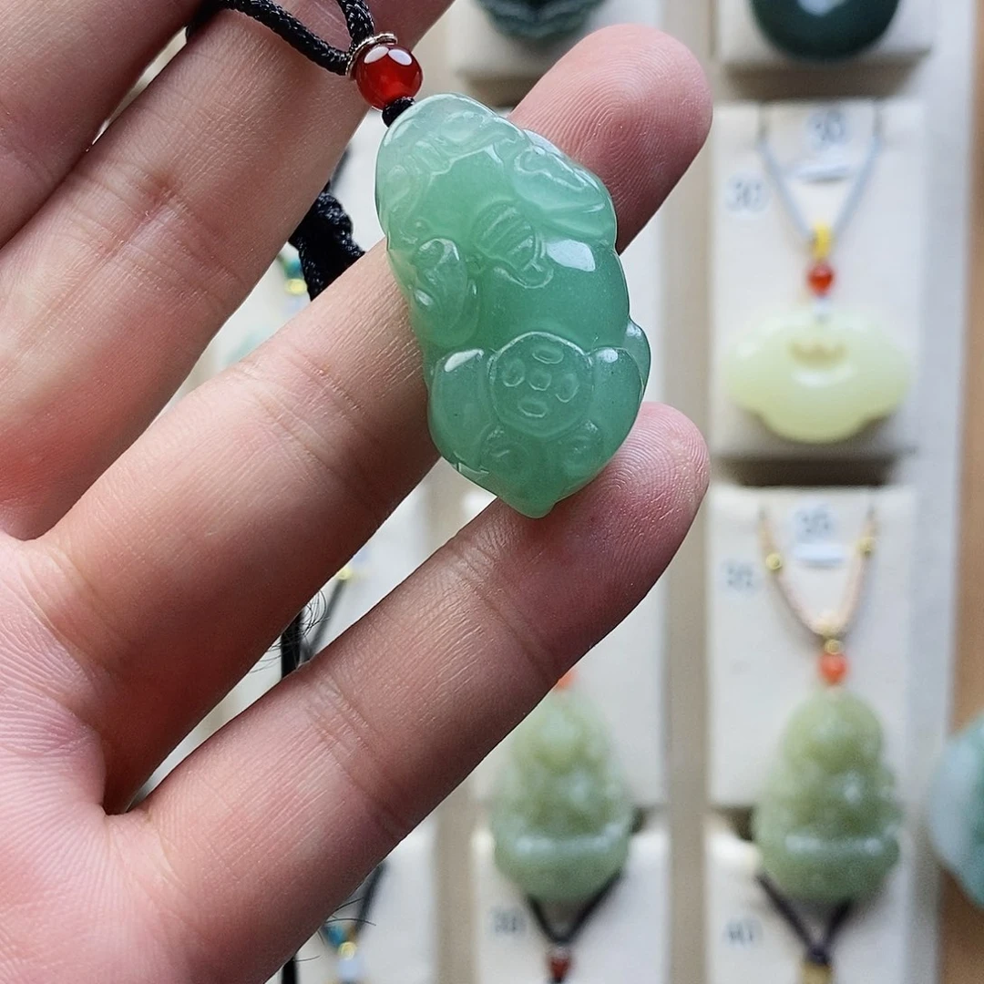 颈饰未镶嵌石英质玉