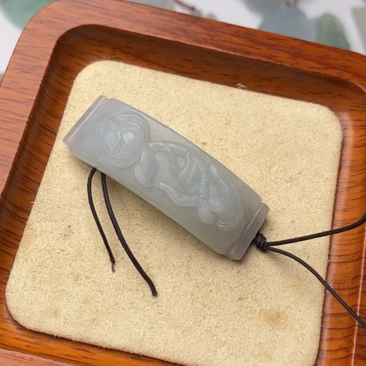 定制翡翠未镶嵌佛手持莲