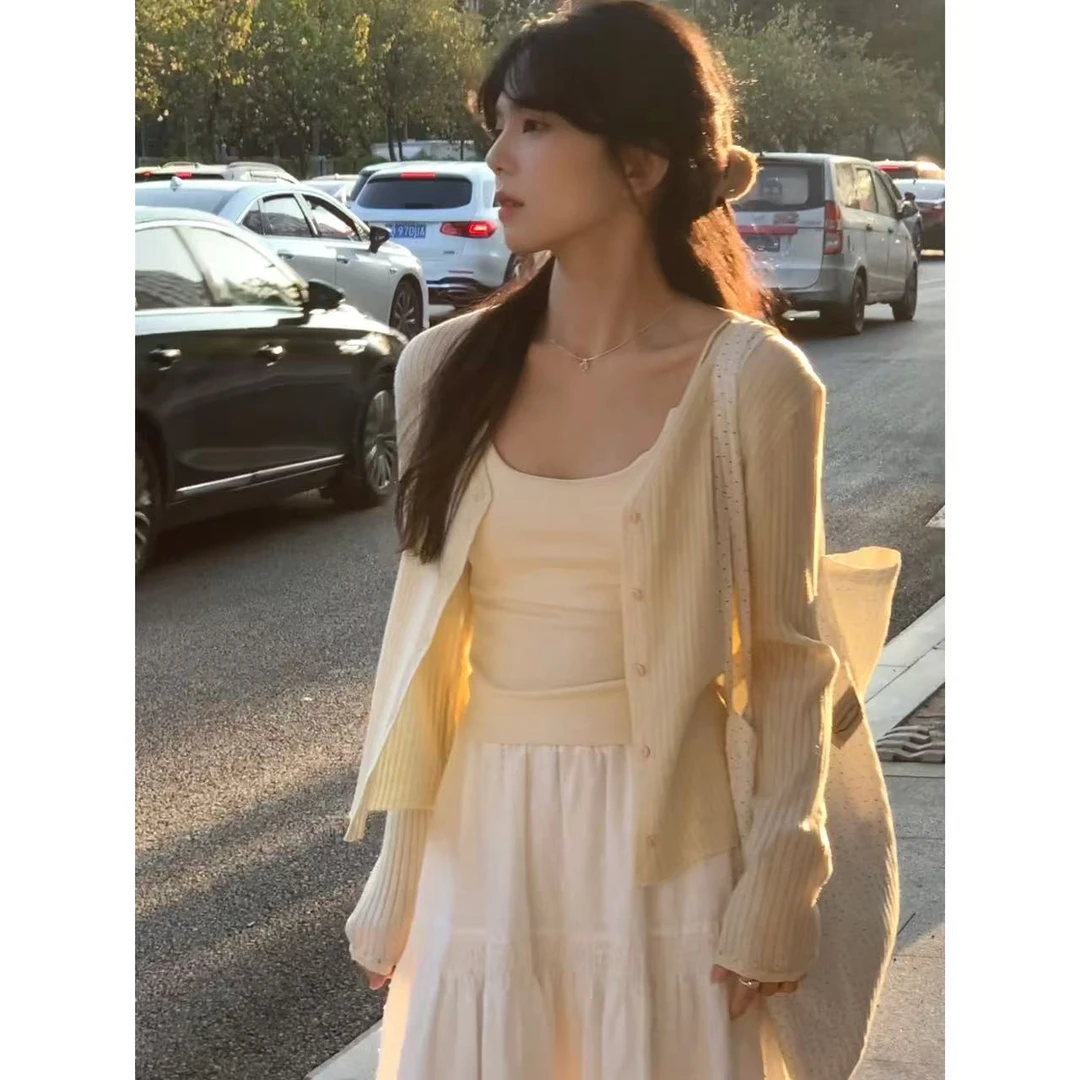 一颗晏 春款上新温柔显瘦坑条软针织开衫2006