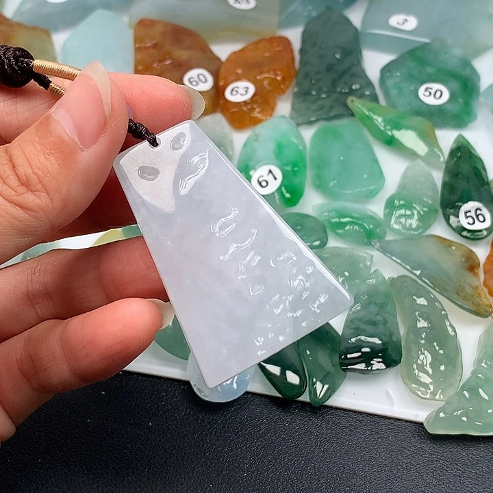 翡翠未镶嵌颈饰随型