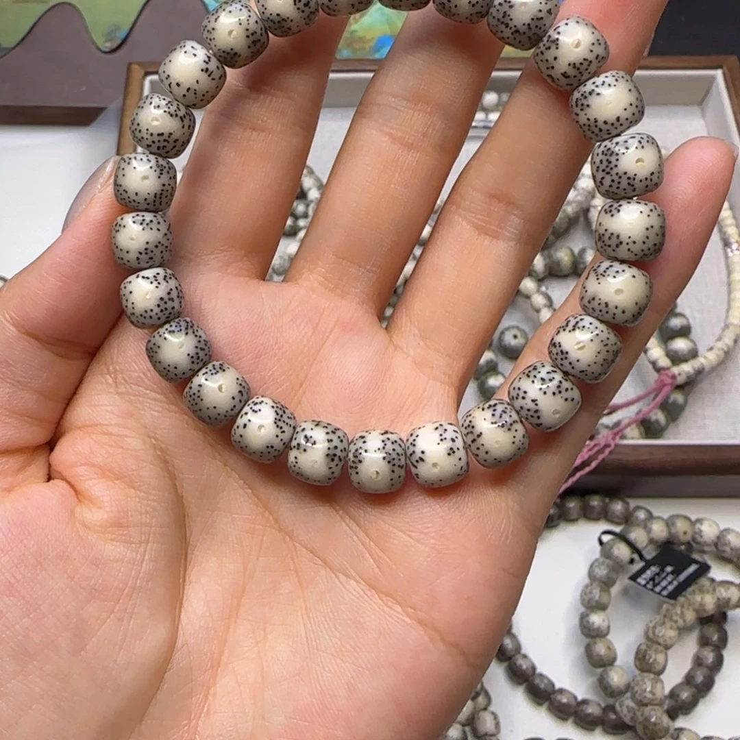 小***哥星月菩提手串石玉糯冰黄金瞳9×8