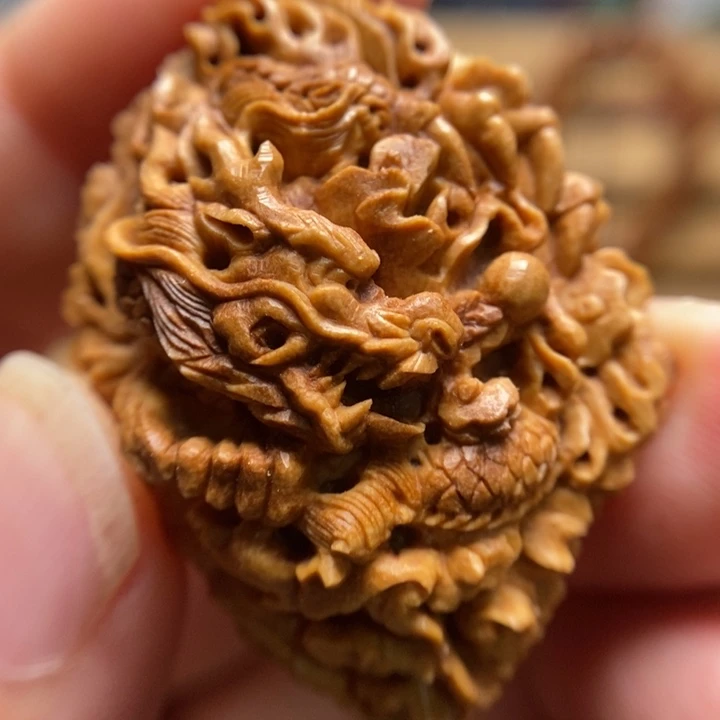 软*，桃核手工雕刻龙单颗
