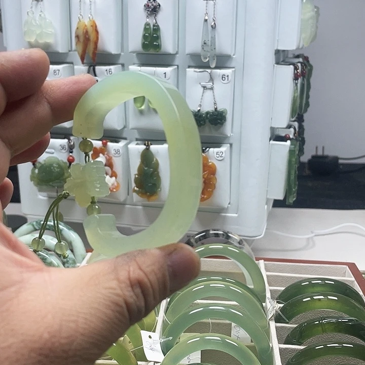 蛇纹石玉手镯合金