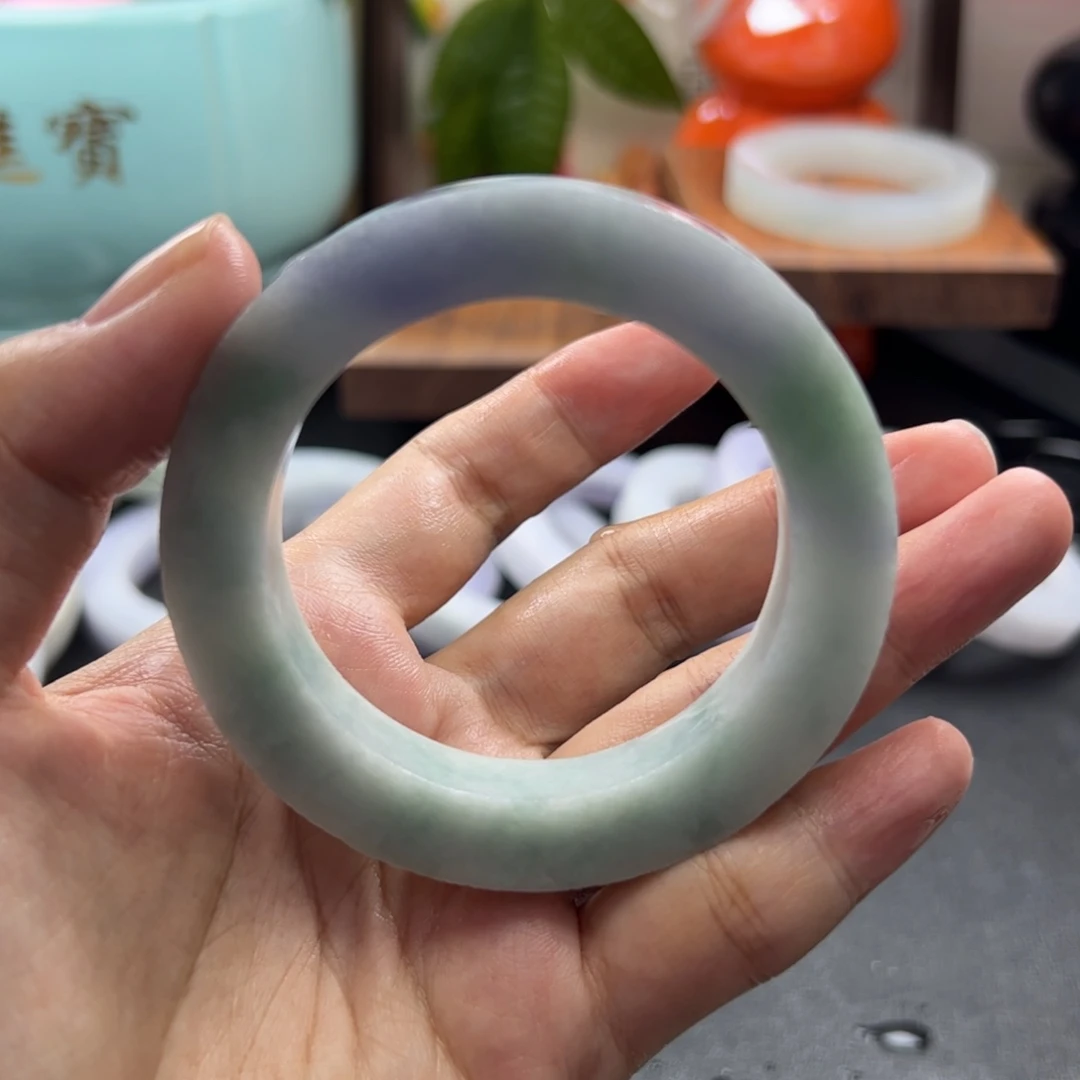 定制翡翠未镶嵌手镯