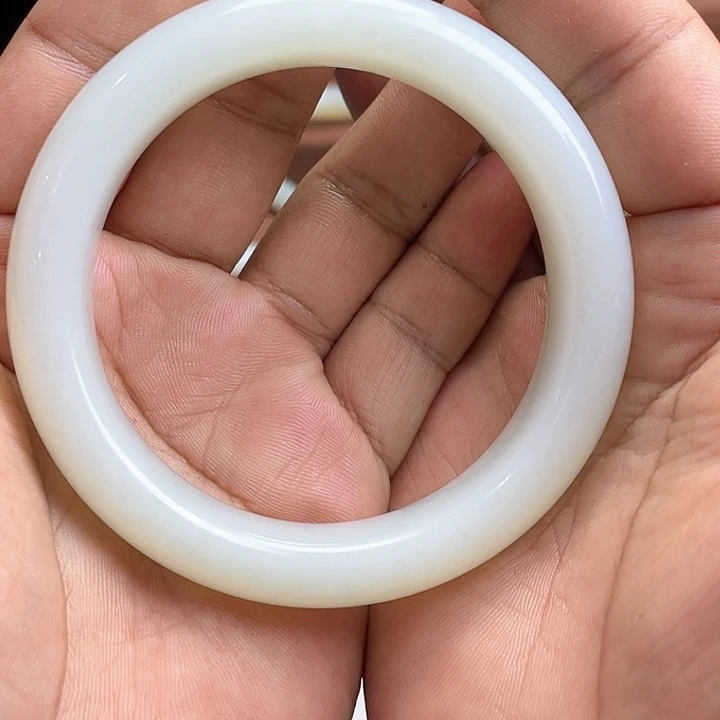 【闪购商品】未镶嵌手镯和田玉5*6