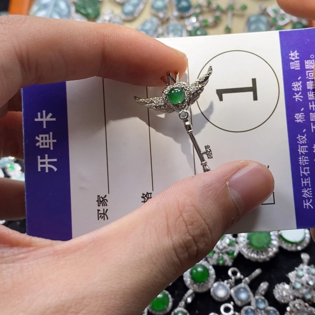 翡翠未镶嵌颈饰翡翠