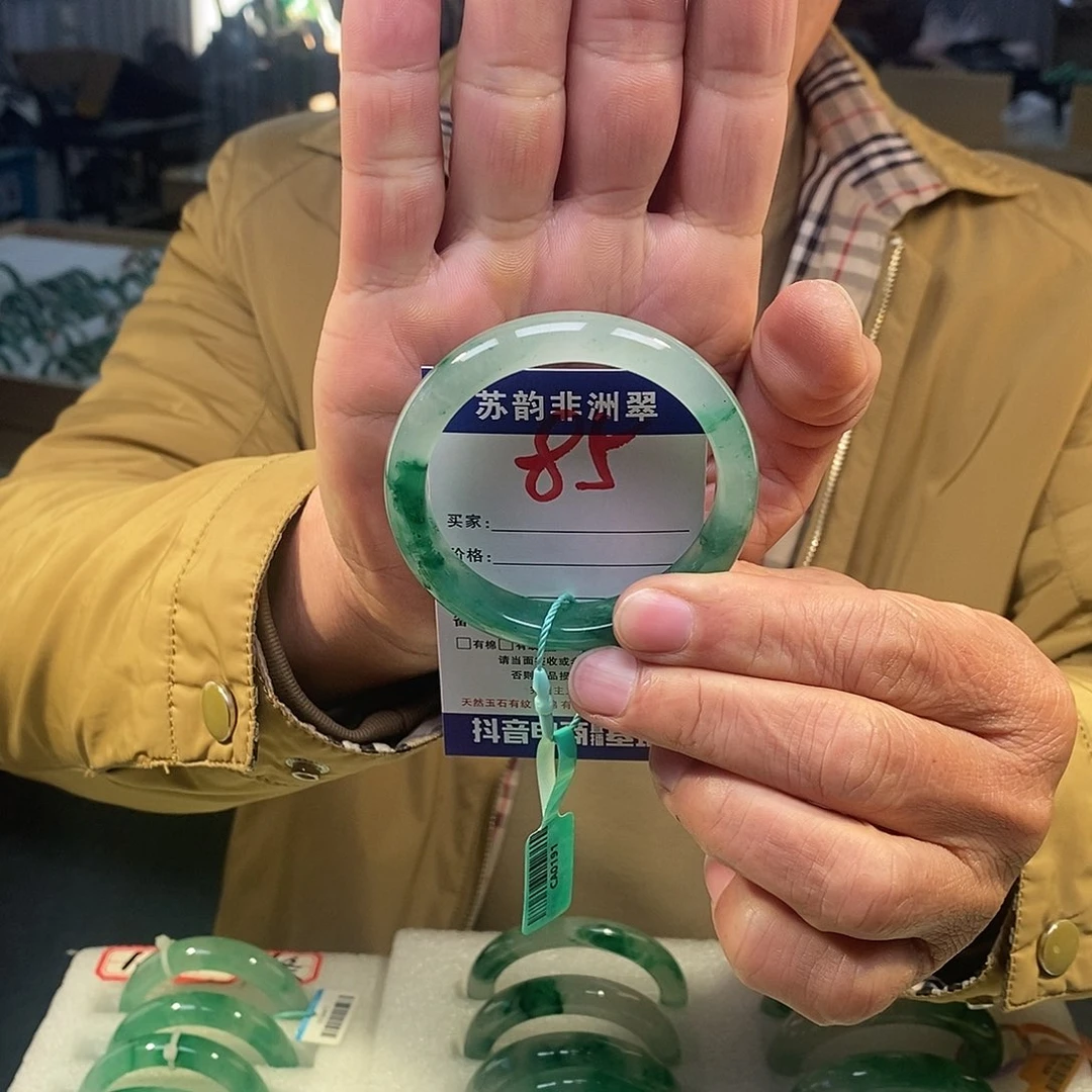 石英质玉（非洲翠）未镶嵌手镯