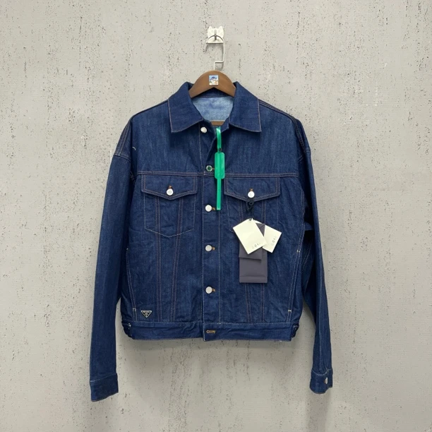 未使用 Prada/普拉达 新款做旧皮牌三角标牛仔衣s码 Z00312