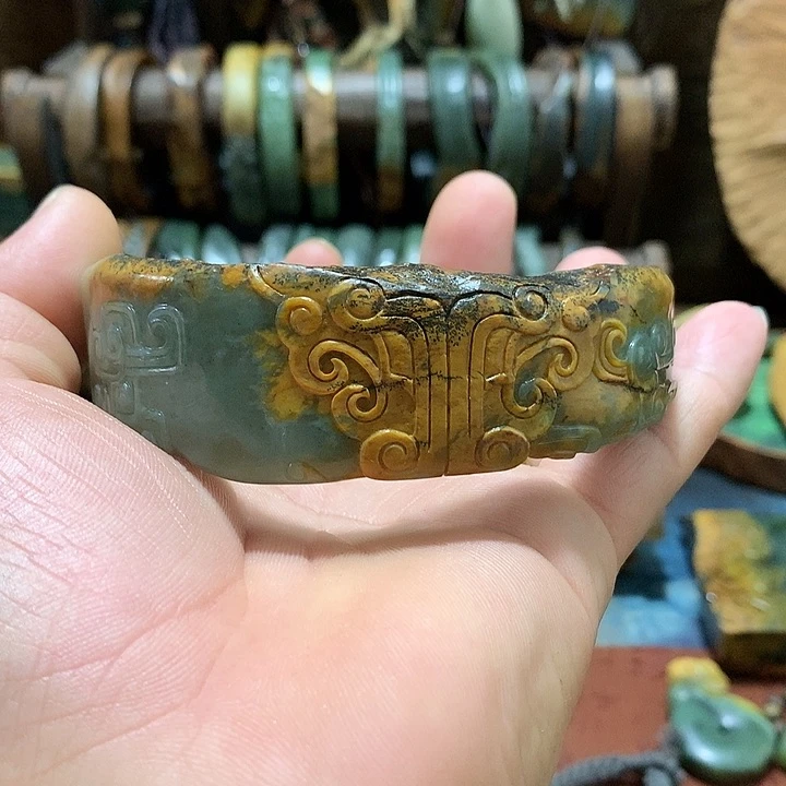 未镶嵌岫岩河磨玉（透闪石质玉）挂件春**南