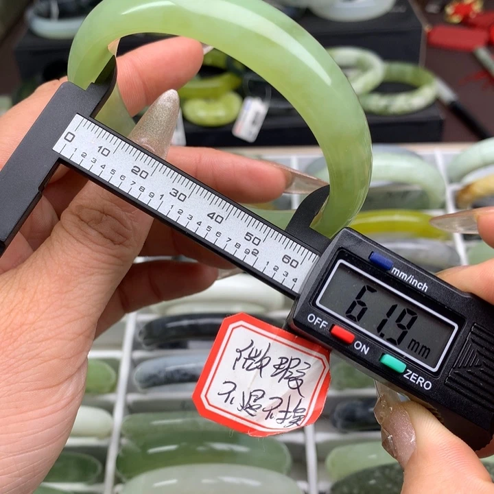 蛇纹石玉未镶嵌手镯685