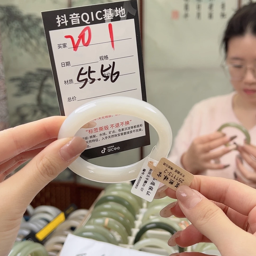 和田玉未镶嵌手镯