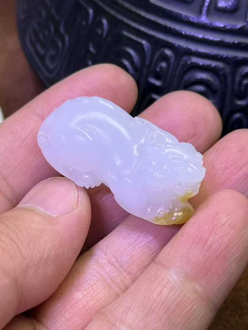 精品和田玉俄料糖白貔貅挂件油润细腻23克41*20*18