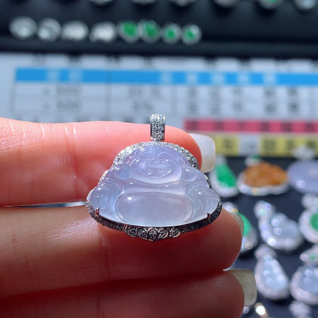 颈饰18K金镶嵌翡翠伴钻