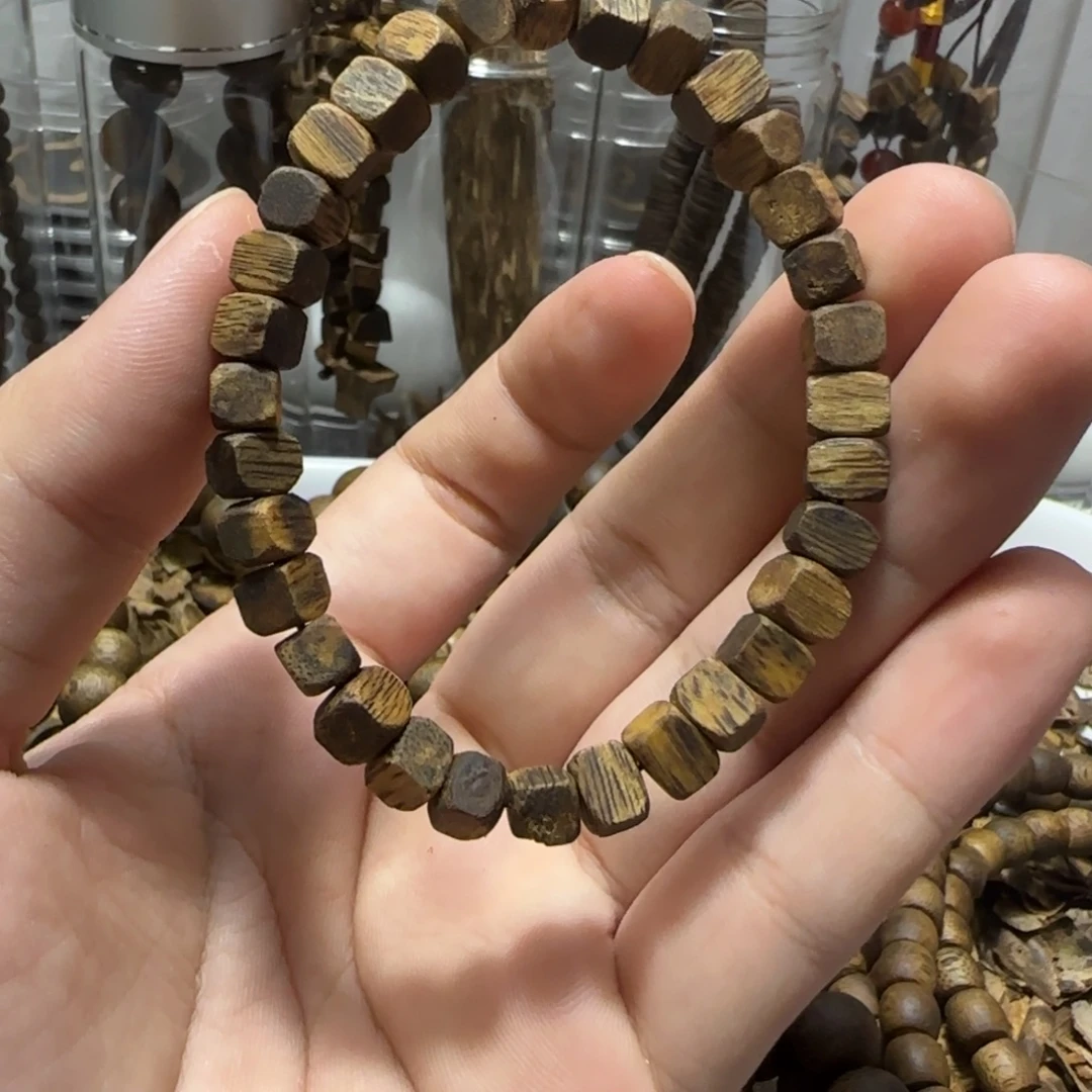 沉香沉香碎屑莺歌绿奇楠06单圈方珠