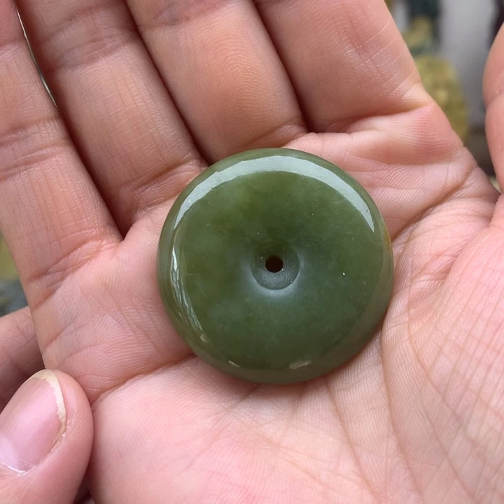 【闪购商品】透闪石质玉吊坠未镶嵌