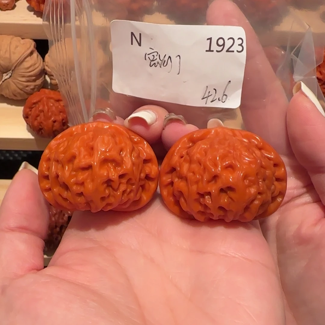 啦***啦文玩核桃吊坠玉化宫灯42精品