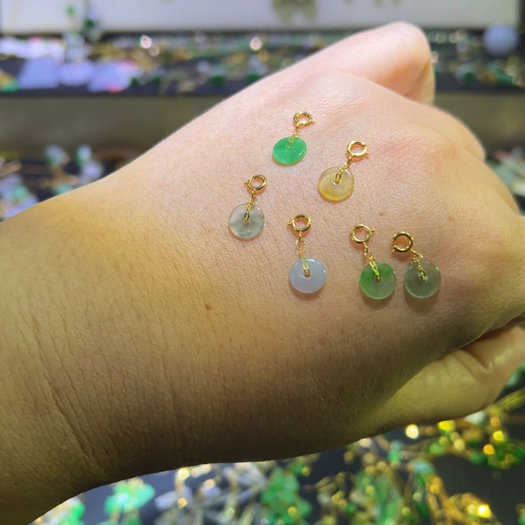 颈饰18K金镶嵌翡翠88多样发其一