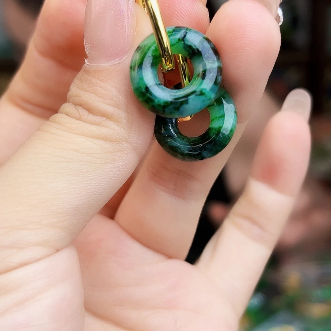 翡翠未镶嵌颈饰多样性