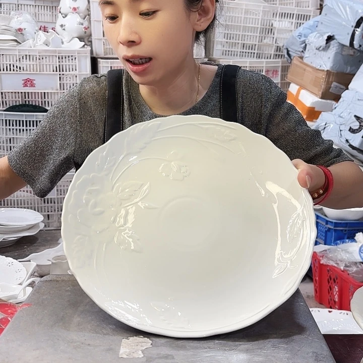 盘微瑕产品………莲花盘一个